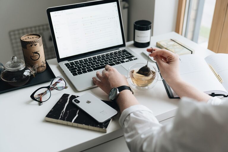 Simple Routines to Start and End Your Workday Effectively